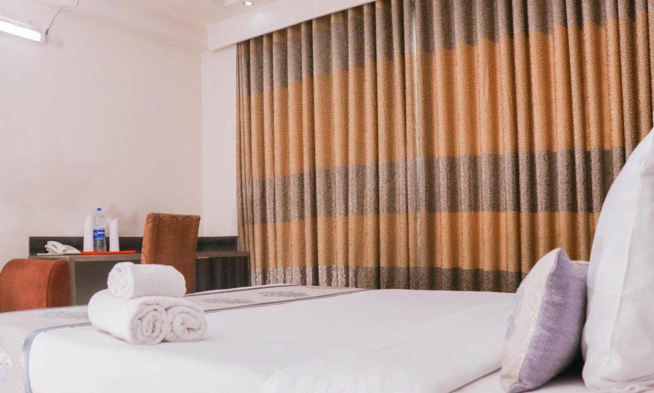 Hotel Afford Inn Дака Екстериор снимка