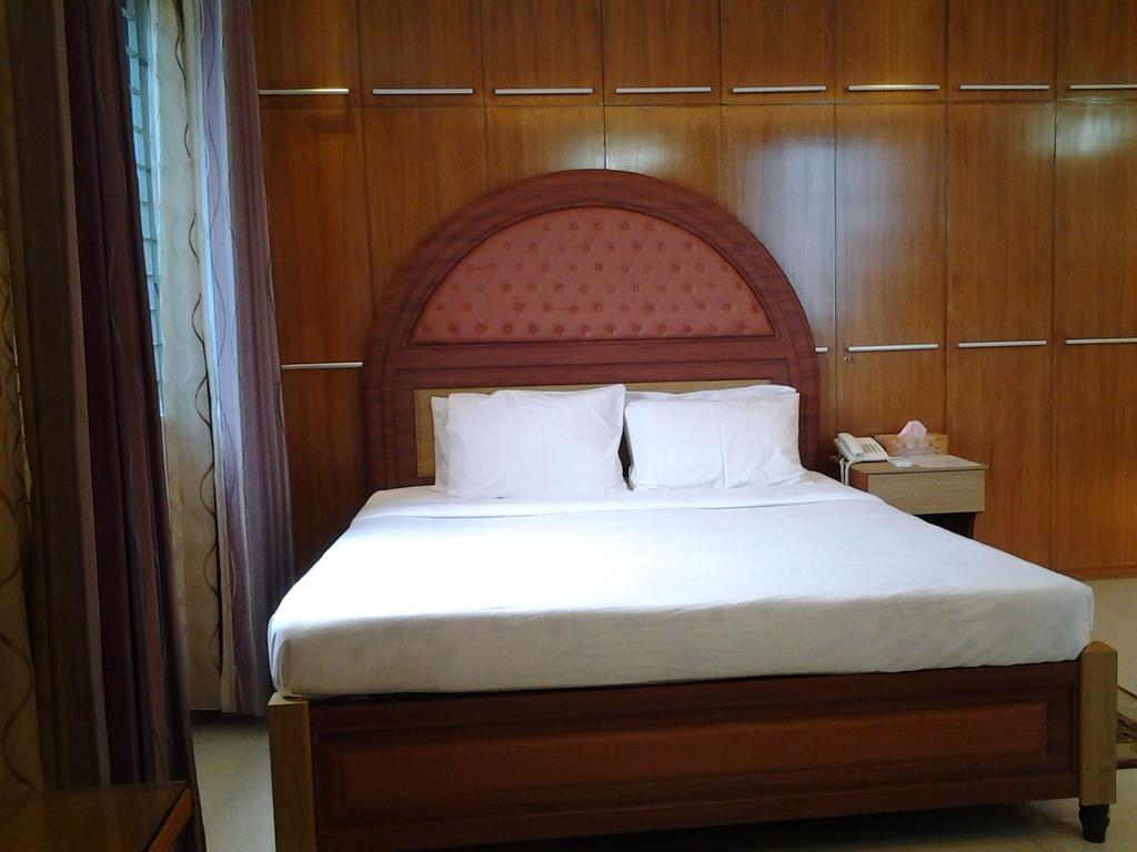 Hotel Afford Inn Дака Екстериор снимка