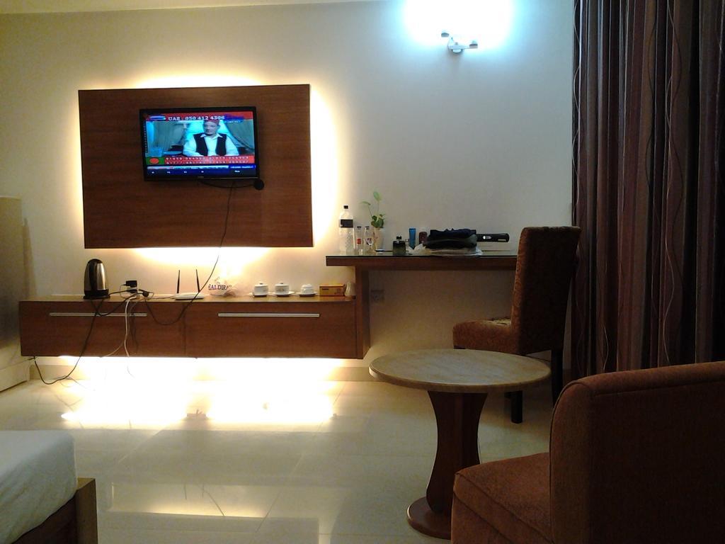 Hotel Afford Inn Дака Екстериор снимка