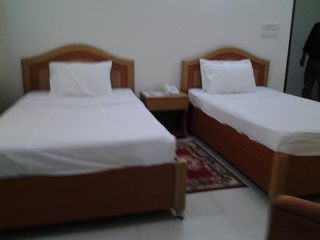 Hotel Afford Inn Дака Стая снимка